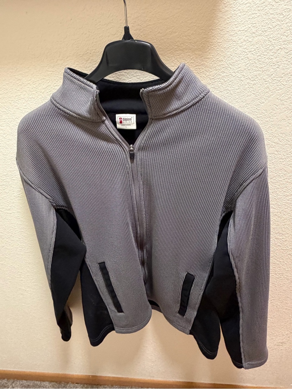 Alpine Men’s Gray and Black Zip Puffer Jacket